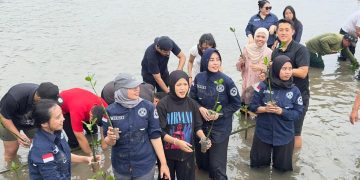 Dekan Unhan RI Mayjen TNI Dr. Oktaheroe Ramsi, S.I.P., M.Sc. Pimpin Langsung Penanaman Mangrove di Pesawaran