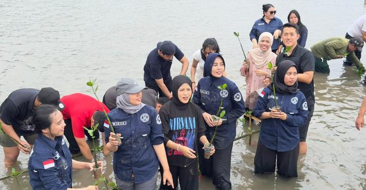 Dekan Unhan RI Mayjen TNI Dr. Oktaheroe Ramsi, S.I.P., M.Sc. Pimpin Langsung Penanaman Mangrove di Pesawaran