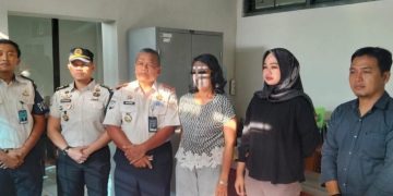 ISTRI NEKAD SELUNDUPKAN SABU DAN RATUSAN OBAT TERLARANG DI CELANA DALAM,SAAT BESUK SUAMI DI LAPAS SRAGEN