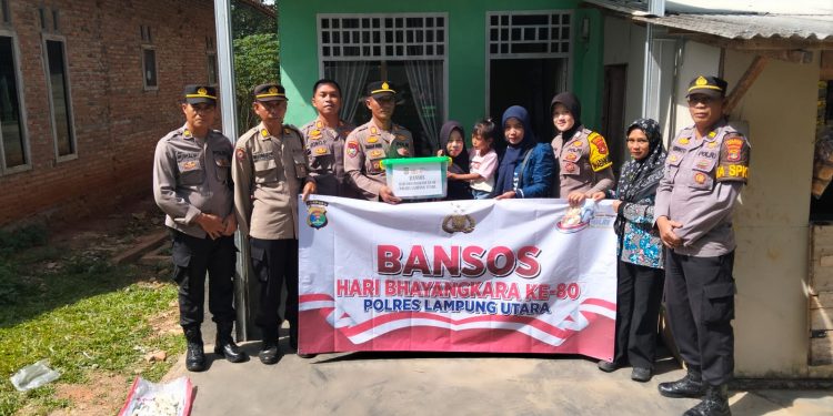Jelang Hari Bhayangkara Ke-80, Polres Lampung Utara Bagikan Bansos kepada Masyarakat