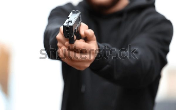 DIDUGA INTIMIDASI PENAGIH UTANG: NUNGGAK 2 MINGGU RP166 RIBU, SEORANG IBU DIANCAM BAWA SAJAM DAN PISTOL