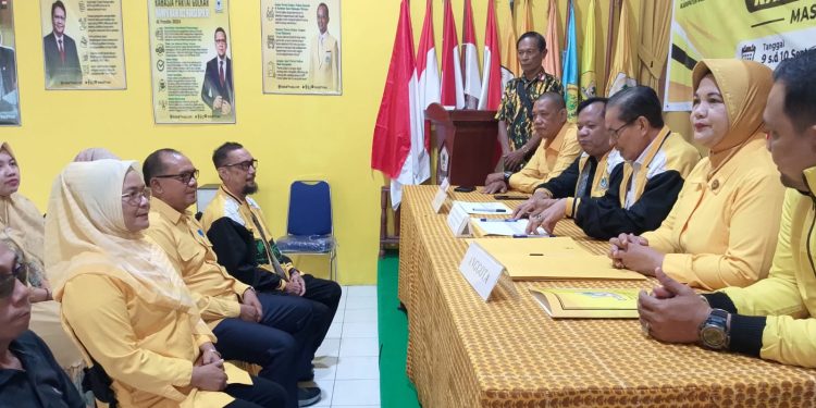 Afitni Junaidi Gumay Jadi Pendaftar Pertama, Ambil Formulir Bakal Calon Ketua DPD Golkar Muba